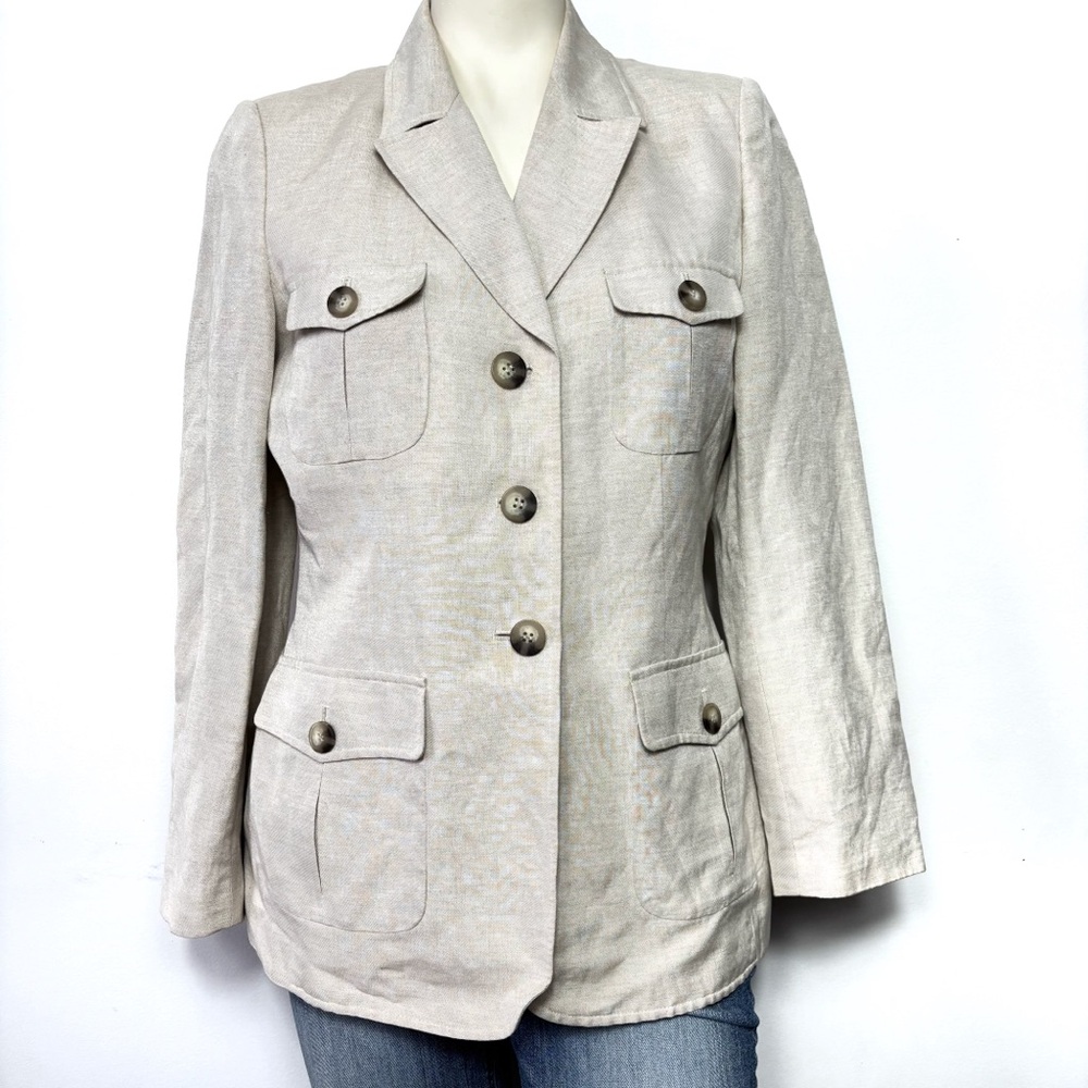 Le Suit woman’s button down blazer